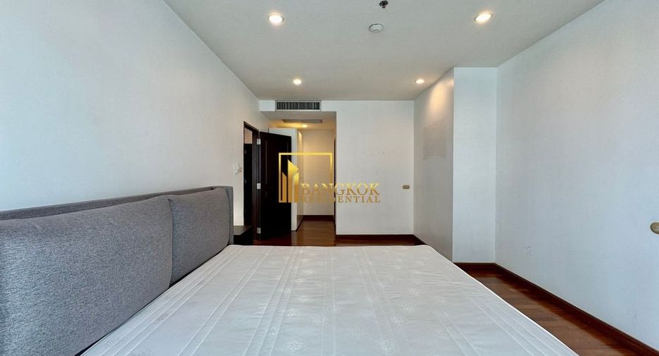 For rent 3 bedrooms condo in Pathum Wan, Bangkok