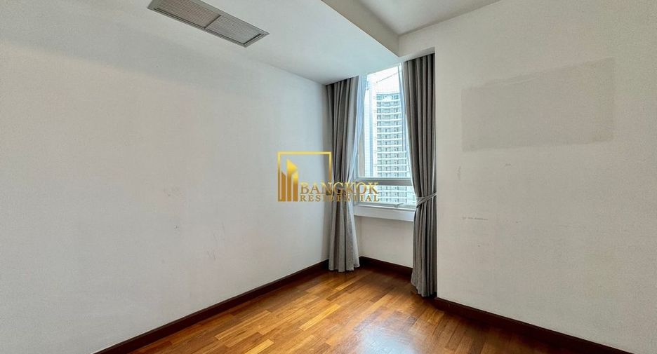 For rent 3 bedrooms condo in Pathum Wan, Bangkok