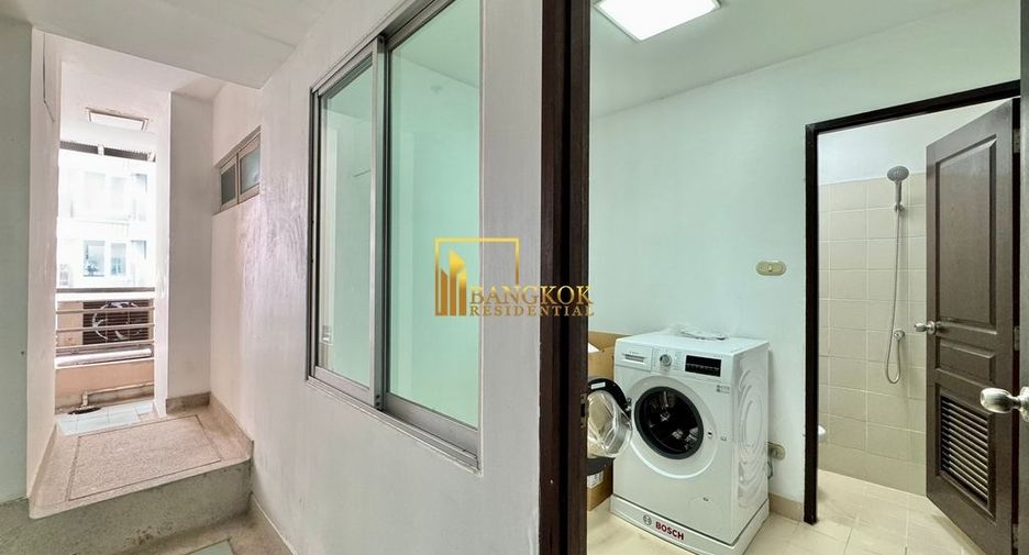 For rent 3 bedrooms condo in Pathum Wan, Bangkok