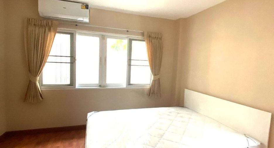 For rent 3 bedrooms house in Bang Kapi, Bangkok