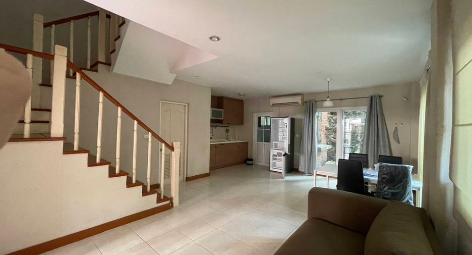 For rent 3 bedrooms house in Bang Kapi, Bangkok