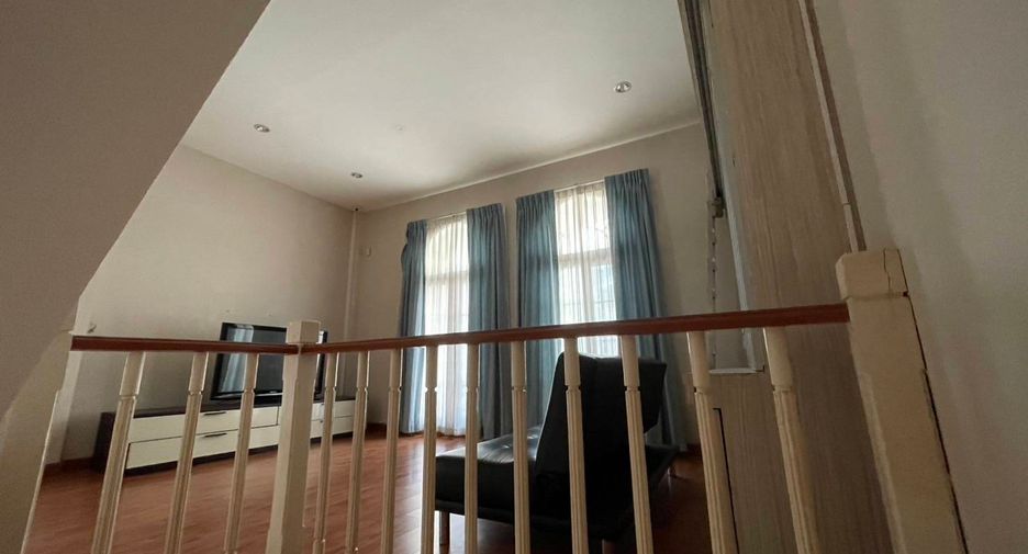 For rent 3 bedrooms house in Bang Kapi, Bangkok