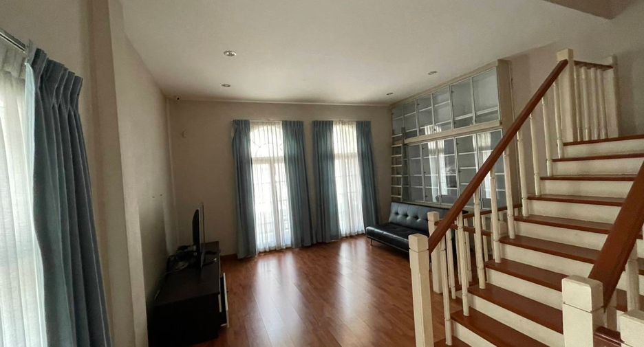 For rent 3 bedrooms house in Bang Kapi, Bangkok
