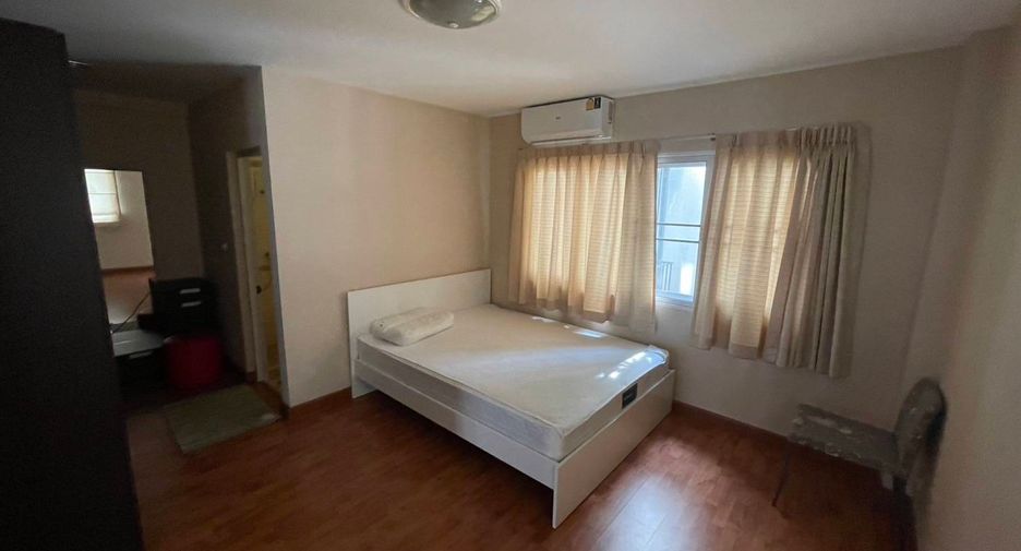 For rent 3 bedrooms house in Bang Kapi, Bangkok