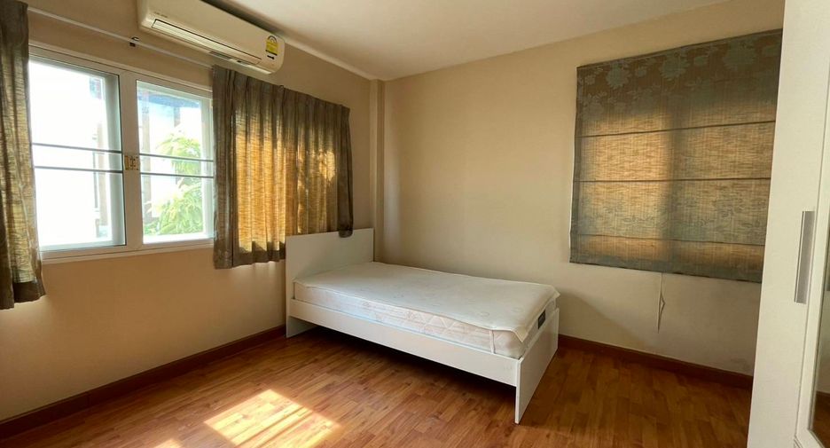 For rent 3 bedrooms house in Bang Kapi, Bangkok