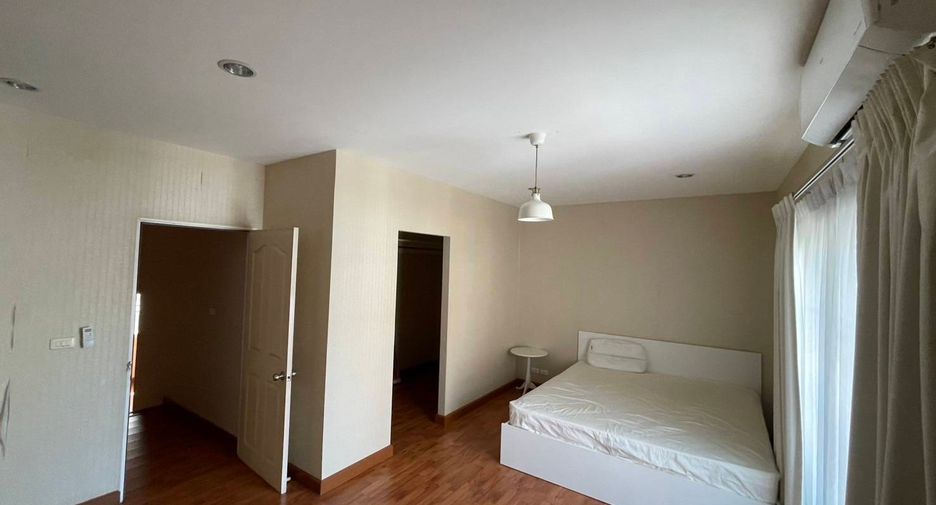 For rent 3 bedrooms house in Bang Kapi, Bangkok