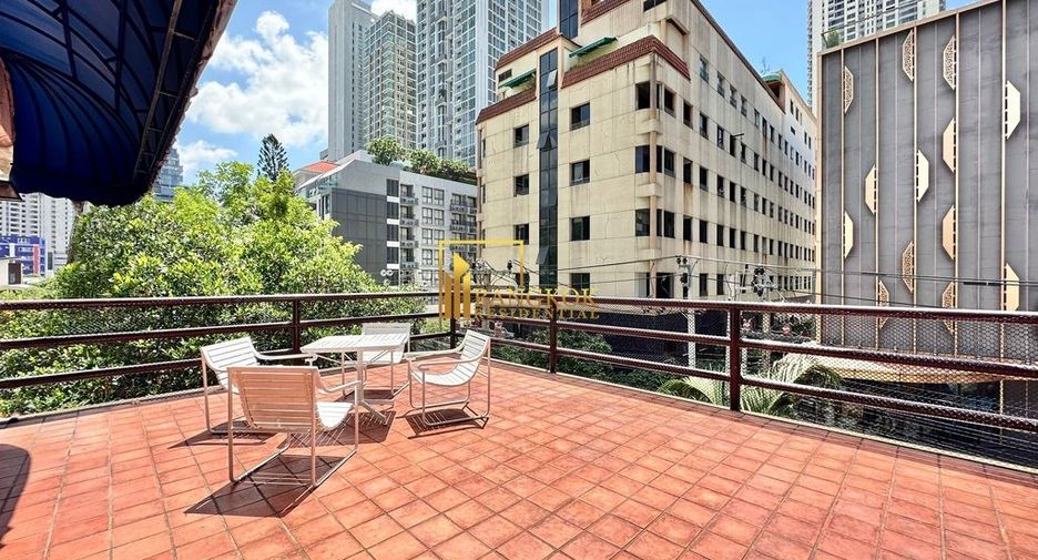 For rent 2 bedrooms apartment in Khlong Toei, Bangkok
