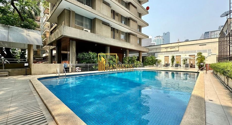 For rent 2 bedrooms apartment in Khlong Toei, Bangkok