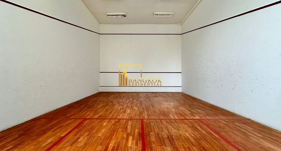 For rent 2 bedrooms apartment in Khlong Toei, Bangkok