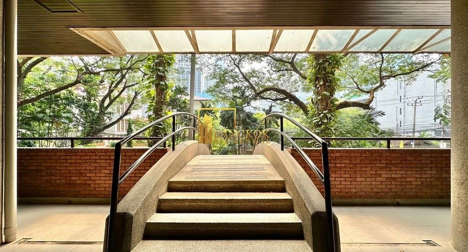 For rent 2 bedrooms apartment in Khlong Toei, Bangkok