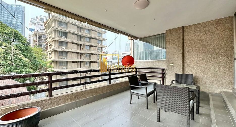For rent 4 bedrooms apartment in Khlong Toei, Bangkok