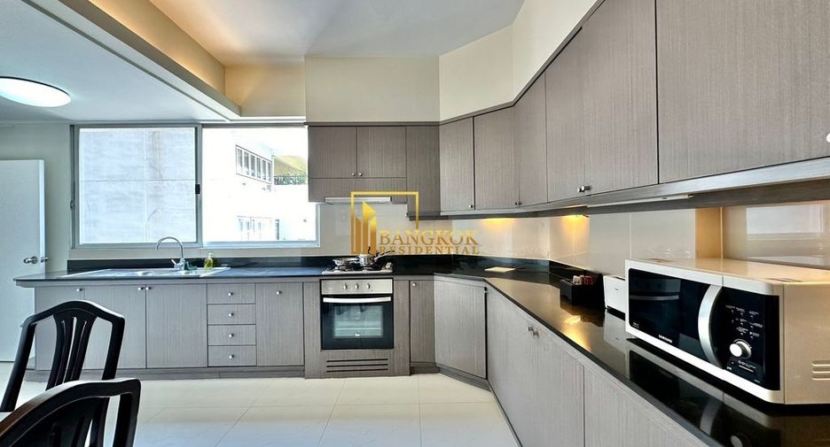 For rent 4 bedrooms apartment in Khlong Toei, Bangkok