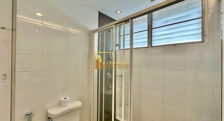 For rent 4 bedrooms apartment in Khlong Toei, Bangkok