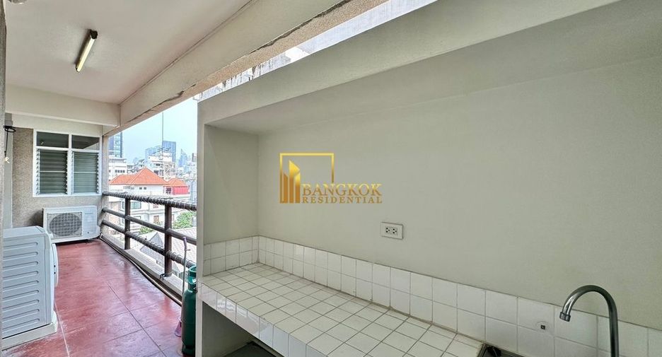 For rent 4 bedrooms apartment in Khlong Toei, Bangkok