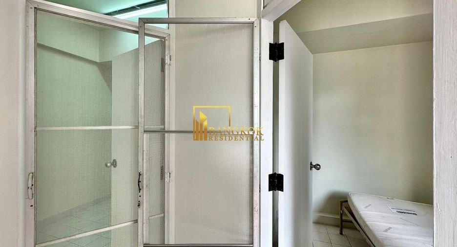 For rent 4 bedrooms apartment in Khlong Toei, Bangkok