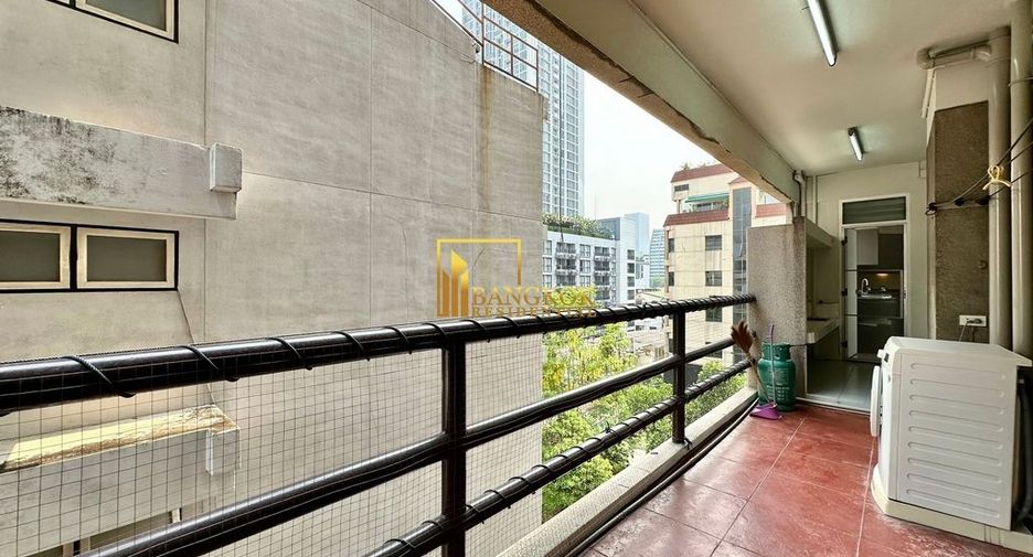 For rent 4 bedrooms apartment in Khlong Toei, Bangkok