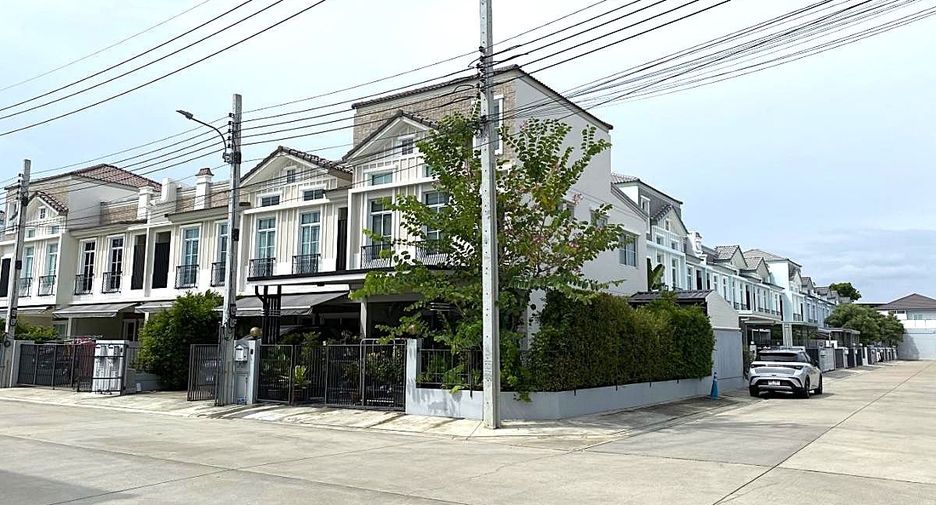 Casa adosada en alquiler de 3 habitaciones en Prawet, Bangkok