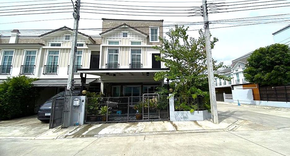 Casa adosada en alquiler de 3 habitaciones en Prawet, Bangkok