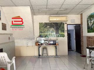 For sale 3 bedrooms retail Space in Huai Khwang, Bangkok