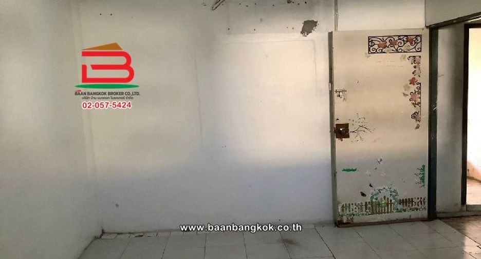 For sale 3 bedrooms retail Space in Huai Khwang, Bangkok