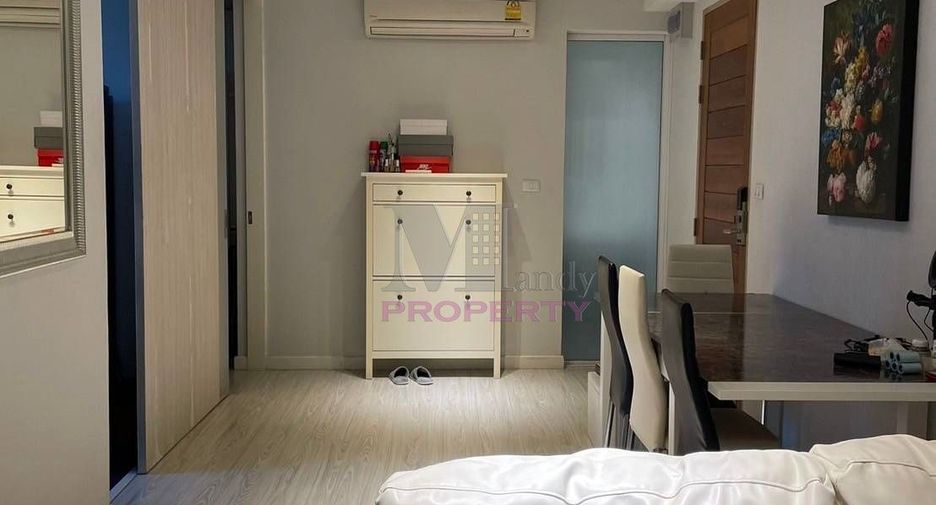For sale 2 bed condo in Huai Khwang, Bangkok