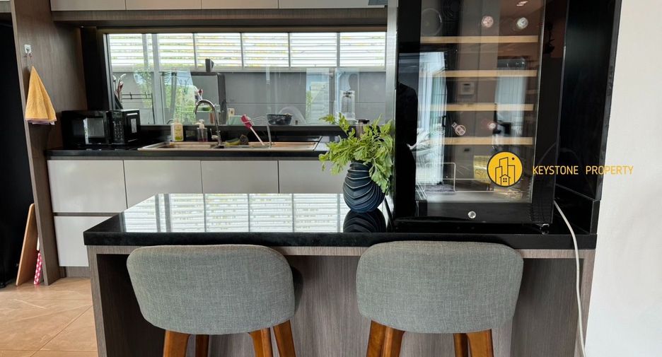 Villa en alquiler y en venta de 3 habitaciones en Bang Lamung, Chonburi