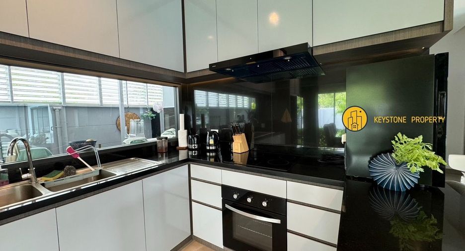 Villa en alquiler y en venta de 3 habitaciones en Bang Lamung, Chonburi