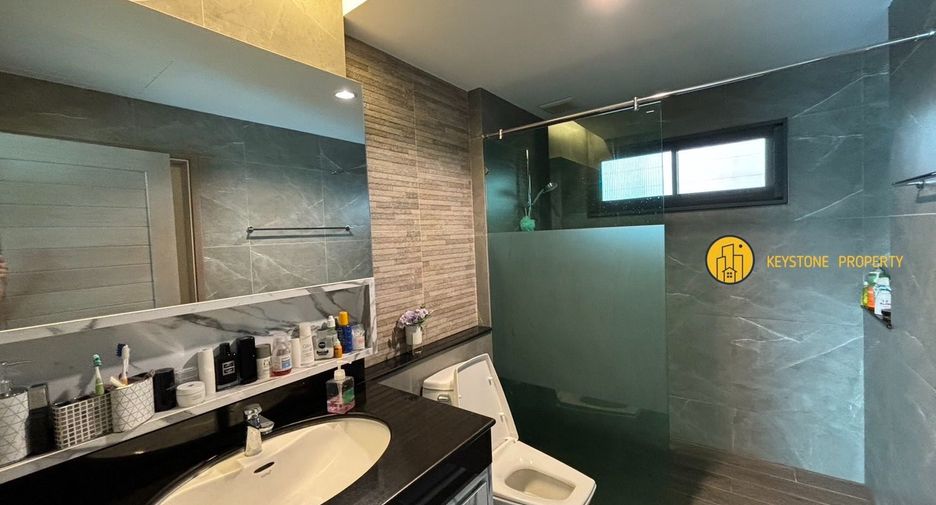 Villa en alquiler y en venta de 3 habitaciones en Bang Lamung, Chonburi