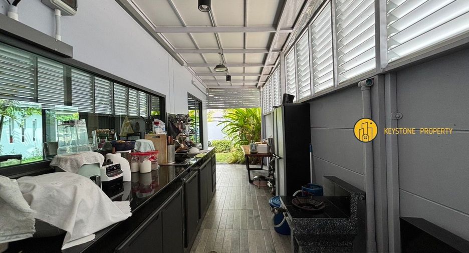 Villa en alquiler y en venta de 3 habitaciones en Bang Lamung, Chonburi