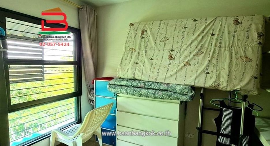 À vendre 3 chambres maison de ville à Saphan Sung, Bangkok