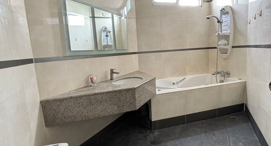 For sale 2 bedrooms condo in Watthana, Bangkok