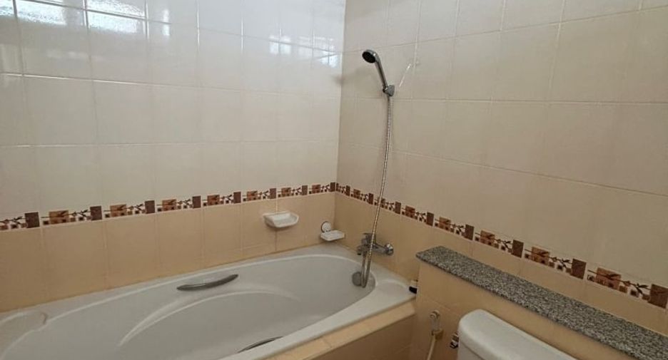 Condo en alquiler de 1 habitaciones en Si Racha, Chonburi