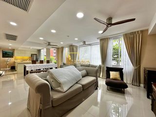 À louer 2 chambres condo à Pathum Wan, Bangkok