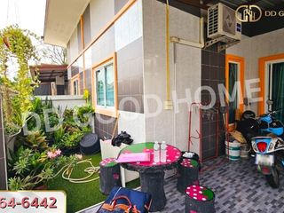 À vendre 2 chambres maison de ville à Phanat Nikhom, Chonburi