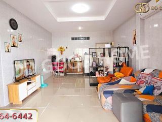 À vendre 2 chambres maison de ville à Phanat Nikhom, Chonburi