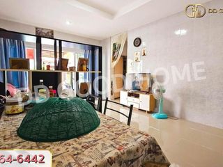 À vendre 2 chambres maison de ville à Phanat Nikhom, Chonburi