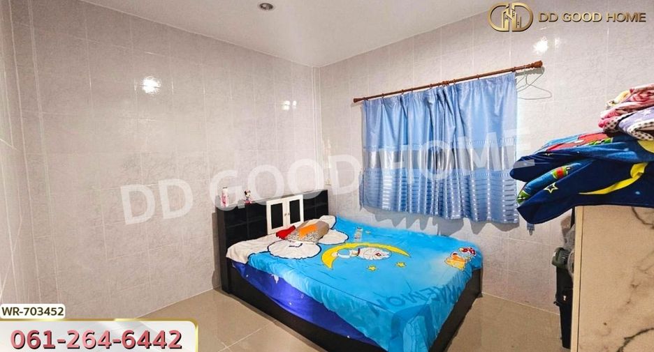 À vendre 2 chambres maison de ville à Phanat Nikhom, Chonburi