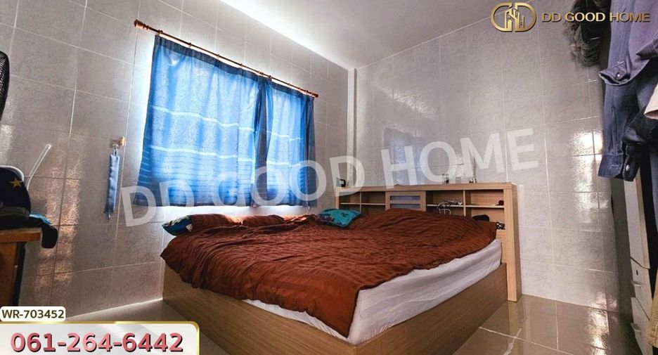 À vendre 2 chambres maison de ville à Phanat Nikhom, Chonburi