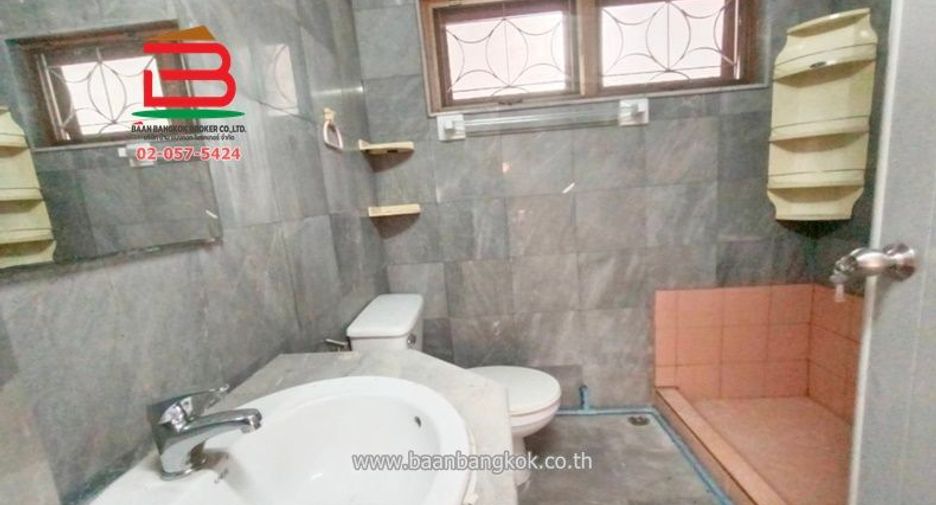 For sale 4 bedrooms house in Sai Mai, Bangkok