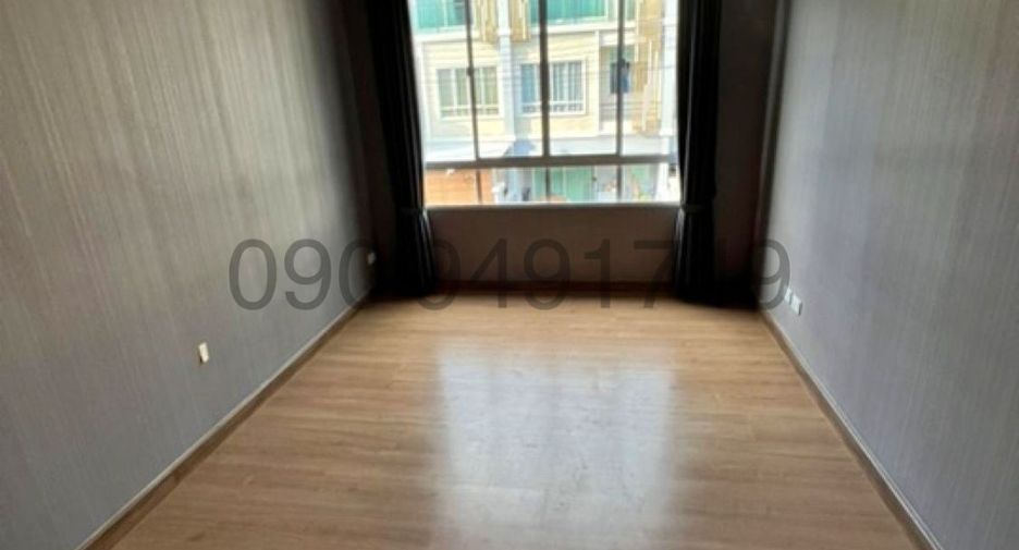 For rent 3 bedrooms townhouse in Pak Kret, Nonthaburi