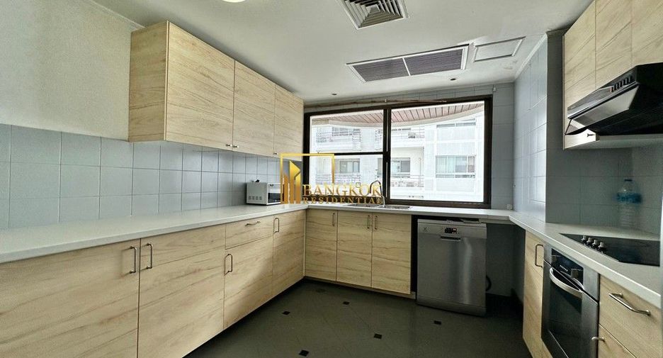 Condo en alquiler de 3 habitaciones en Khlong Toei, Bangkok