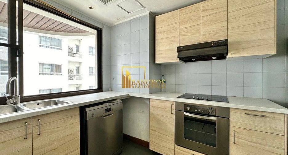 Condo en alquiler de 3 habitaciones en Khlong Toei, Bangkok