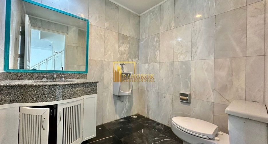 Condo en alquiler de 3 habitaciones en Khlong Toei, Bangkok