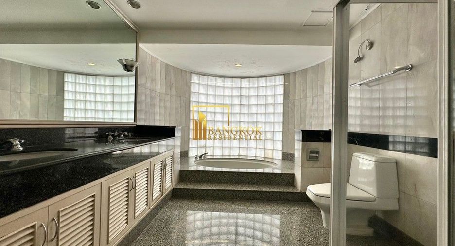 Condo en alquiler de 3 habitaciones en Khlong Toei, Bangkok