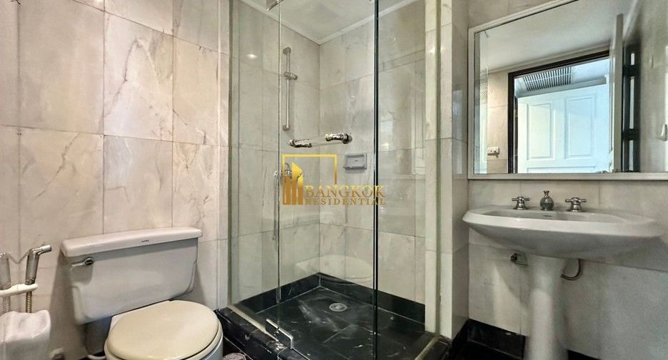 Condo en alquiler de 3 habitaciones en Khlong Toei, Bangkok