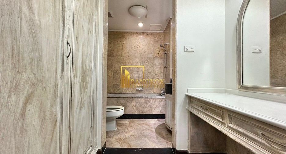 Condo en alquiler de 3 habitaciones en Khlong Toei, Bangkok