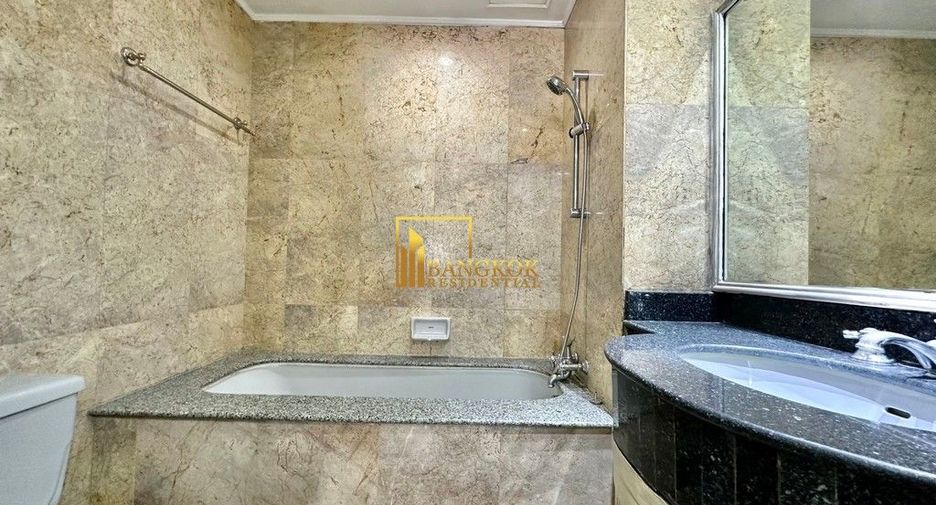 Condo en alquiler de 3 habitaciones en Khlong Toei, Bangkok