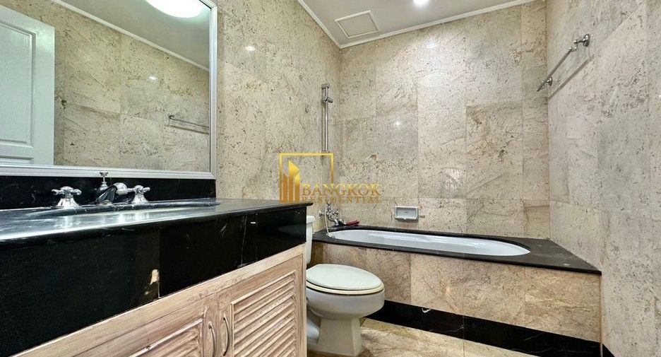 Condo en alquiler de 3 habitaciones en Khlong Toei, Bangkok