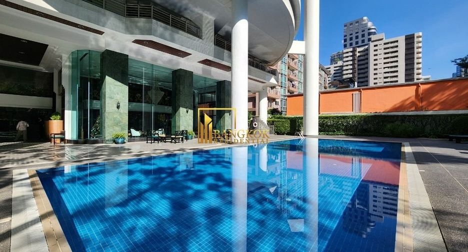 Condo en alquiler de 3 habitaciones en Khlong Toei, Bangkok