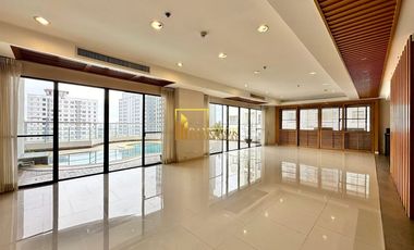 For rent 3 bedrooms condo in Khlong Toei, Bangkok
